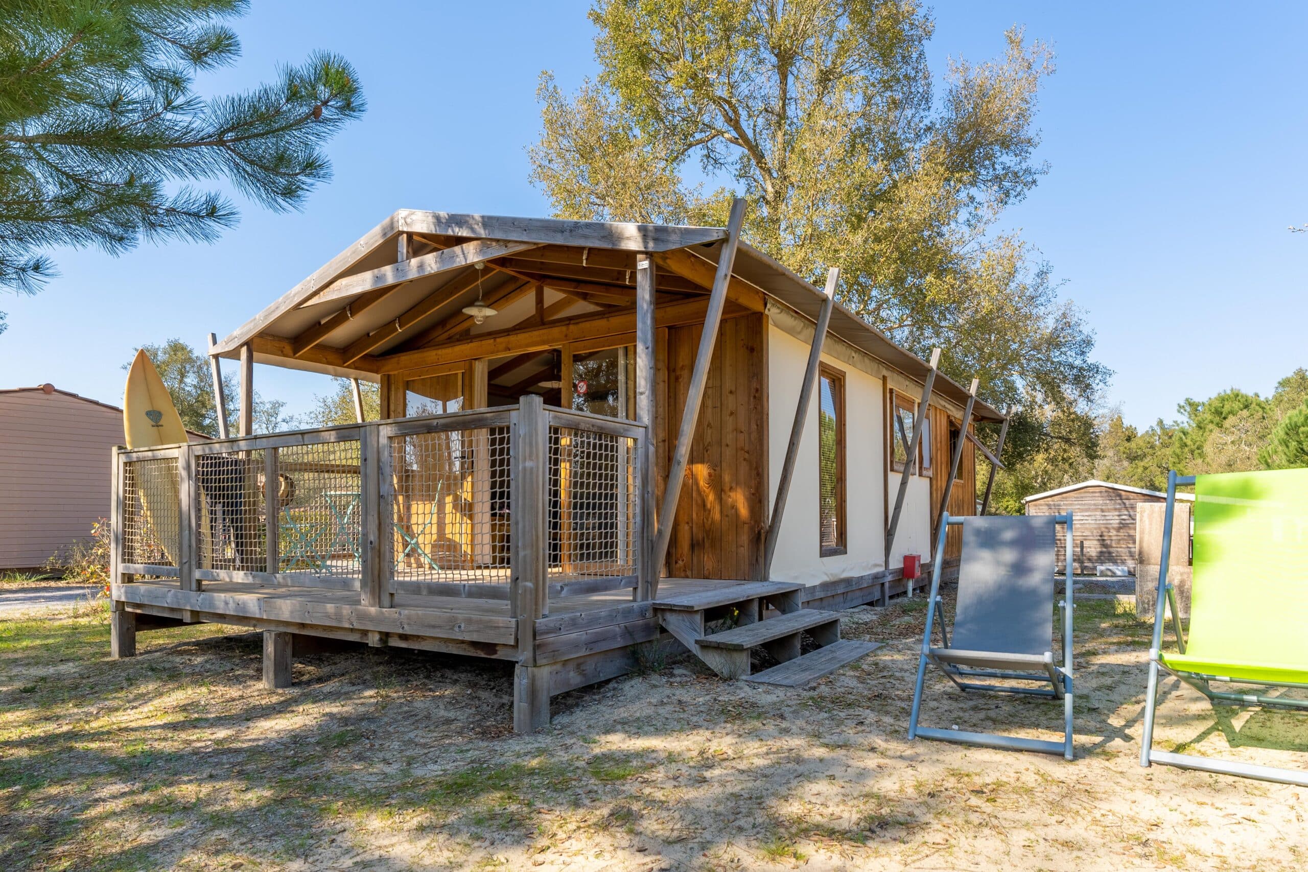 SafariLodge1-@OTILAS HD vue extérieur d'un mobil home confort 2